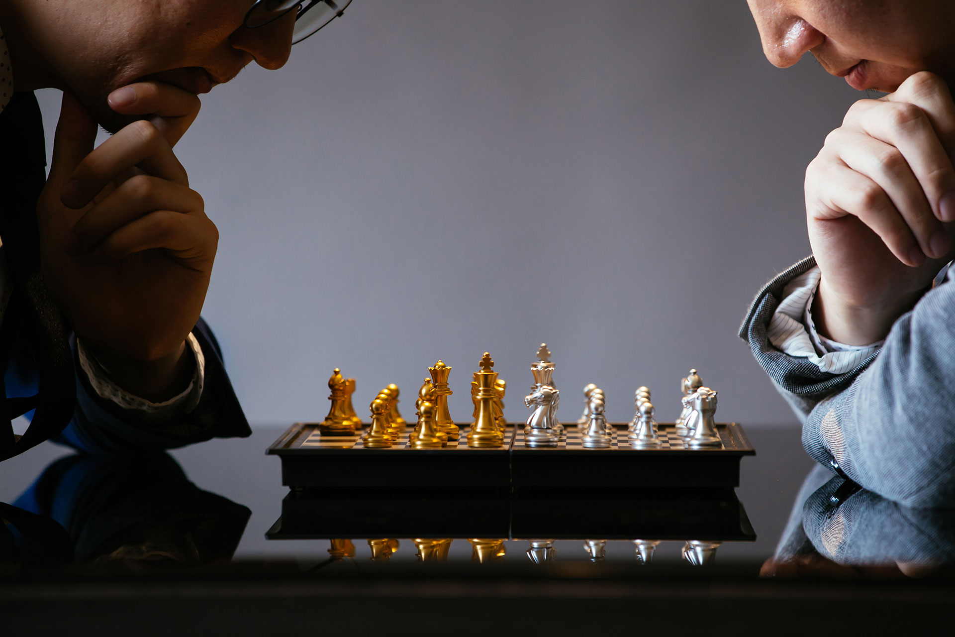 businessmen-playing-chess-together-EW5A6ET.jpg